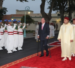 Su Majestad el Rey es recibido con un Cordón de Honor a su llegada al Palacio Real de Rabat 